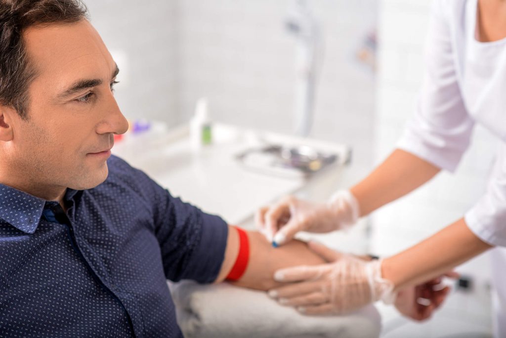 Testes hormonais: quando e por que os homens devem fazer